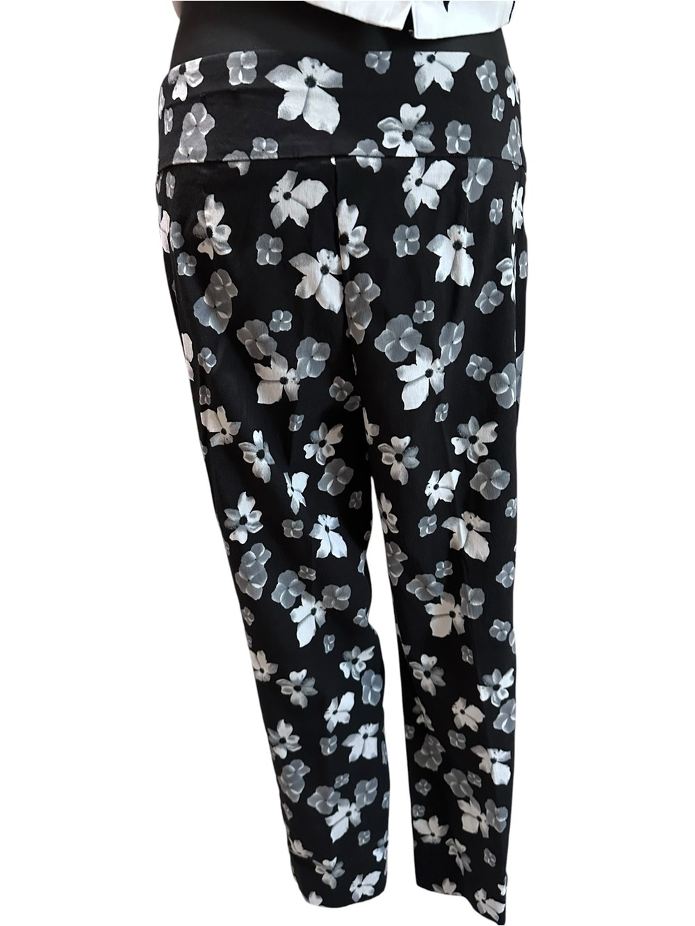 Jules & Leopold Black and White Floral Pants - Picture 4 of 7